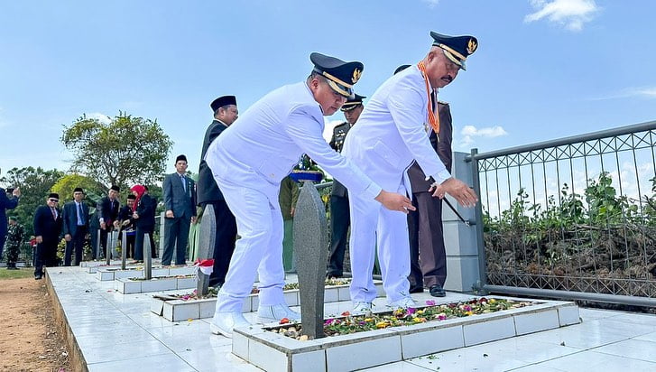 aa02c078-30f8-49c2-8a10-4d7fa2c7e982 DETIK - DETIK PROKLAMASI DI KUTAI KARTANEGARA DIAWALI KIRAB DUPLIKAT BENDERA PUSAKA