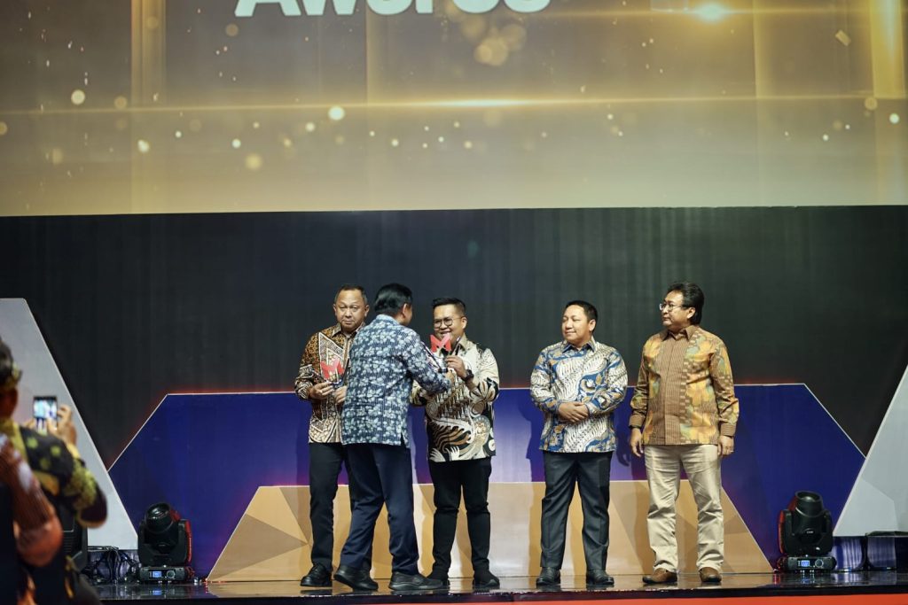 IMG-20230831-WA0005-1024x683 KUKAR TERIMA PENGHARGAAN MERDEKA AWARD 2023