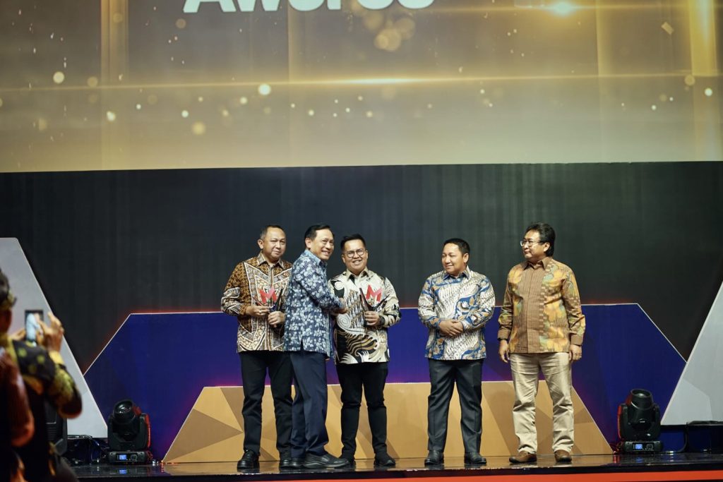 IMG-20230831-WA0008-1024x683 KUKAR TERIMA PENGHARGAAN MERDEKA AWARD 2023