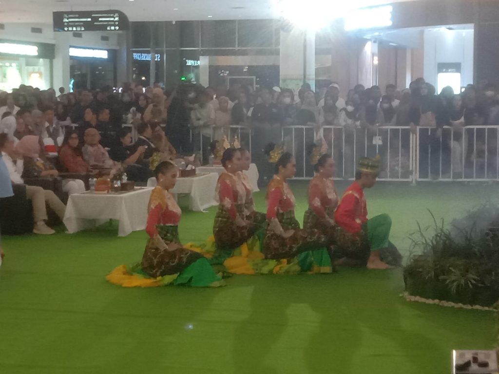 IMG-20231106-WA0030-1024x768 Hadiri Malam Puncak Summer Festival 2023 ,Ahmad Taufik Hidayat , Kukar Apresiasi Karya dan Kreatifitas Sekolah