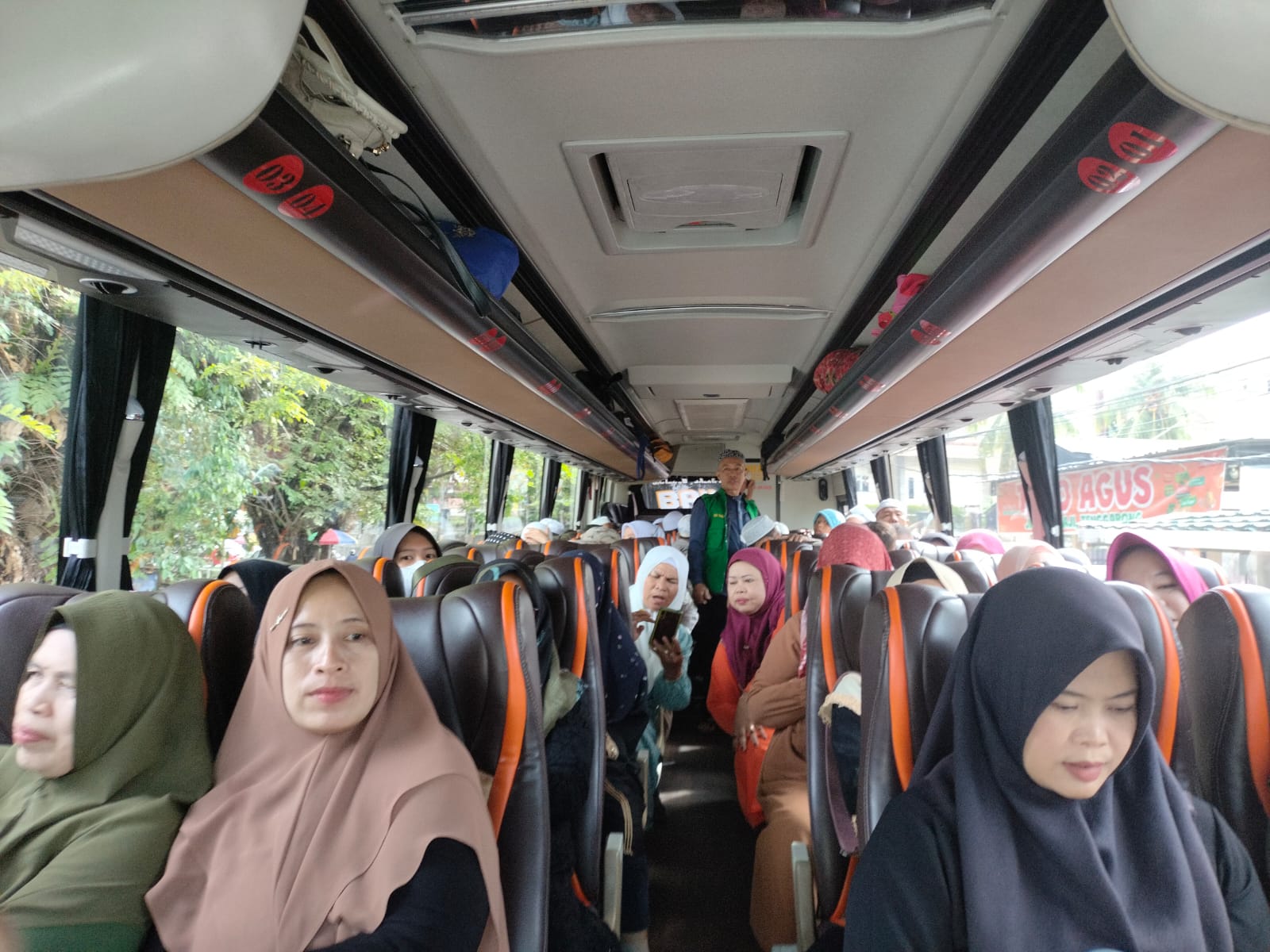 Haul ke-19 Guru Sekumpul, Rendi Solihin Berangkatkan Ratusan Jemaah ke Martapura