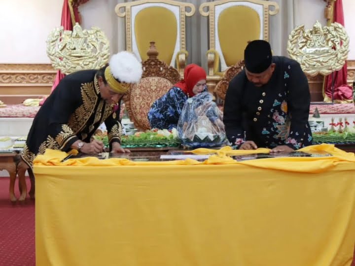 Bupati Kukar Edi Damansyah Resmikan Gedung Kesenian Cahaya Kedaton Kesultanan Kutai Kartanegara Ing Martadipura