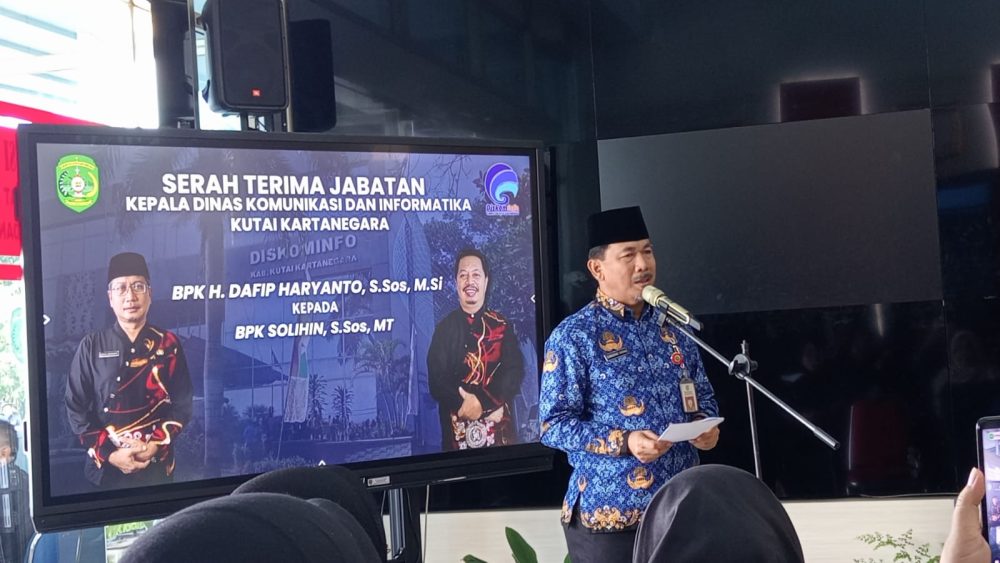 Serah Terima Jabatan Plt Kadiskominfo Kukar , Sunggono Bacakan Pidato Bupati Edi Damansyah