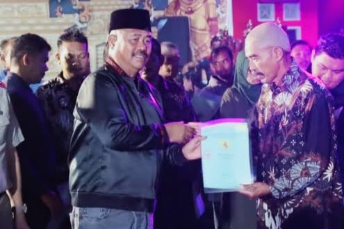 Edi Damansyah Serahkan 747 Sertifikat Kepada Warga Maluhu ,Bentuk dari Akselerasi Prognas PTSL
