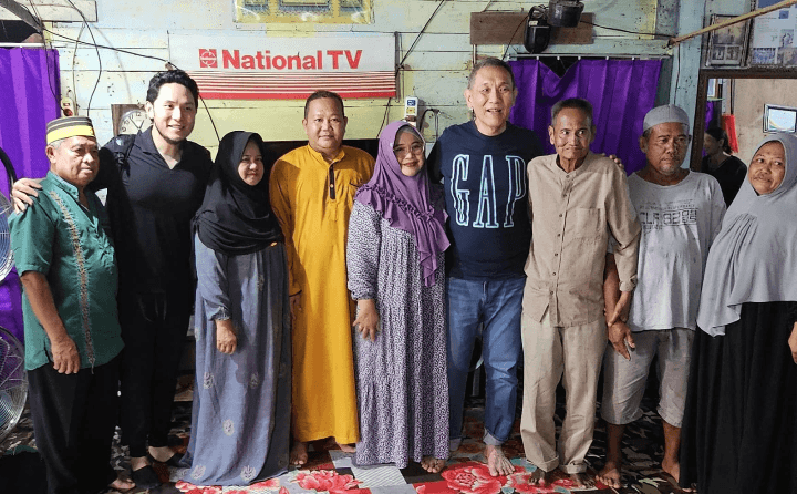 Babah Alun Berangkatkan 10 Orang Keluarga Angkatnya di Kampung Damai Kubar Kaltim